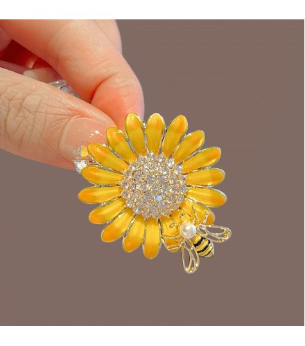 XSB276 - Elegant Sunflower Brooch